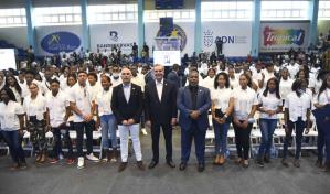 Gobierno grad&uacute;a los primeros 371 j&oacute;venes del programa Oportunidad 14-24
