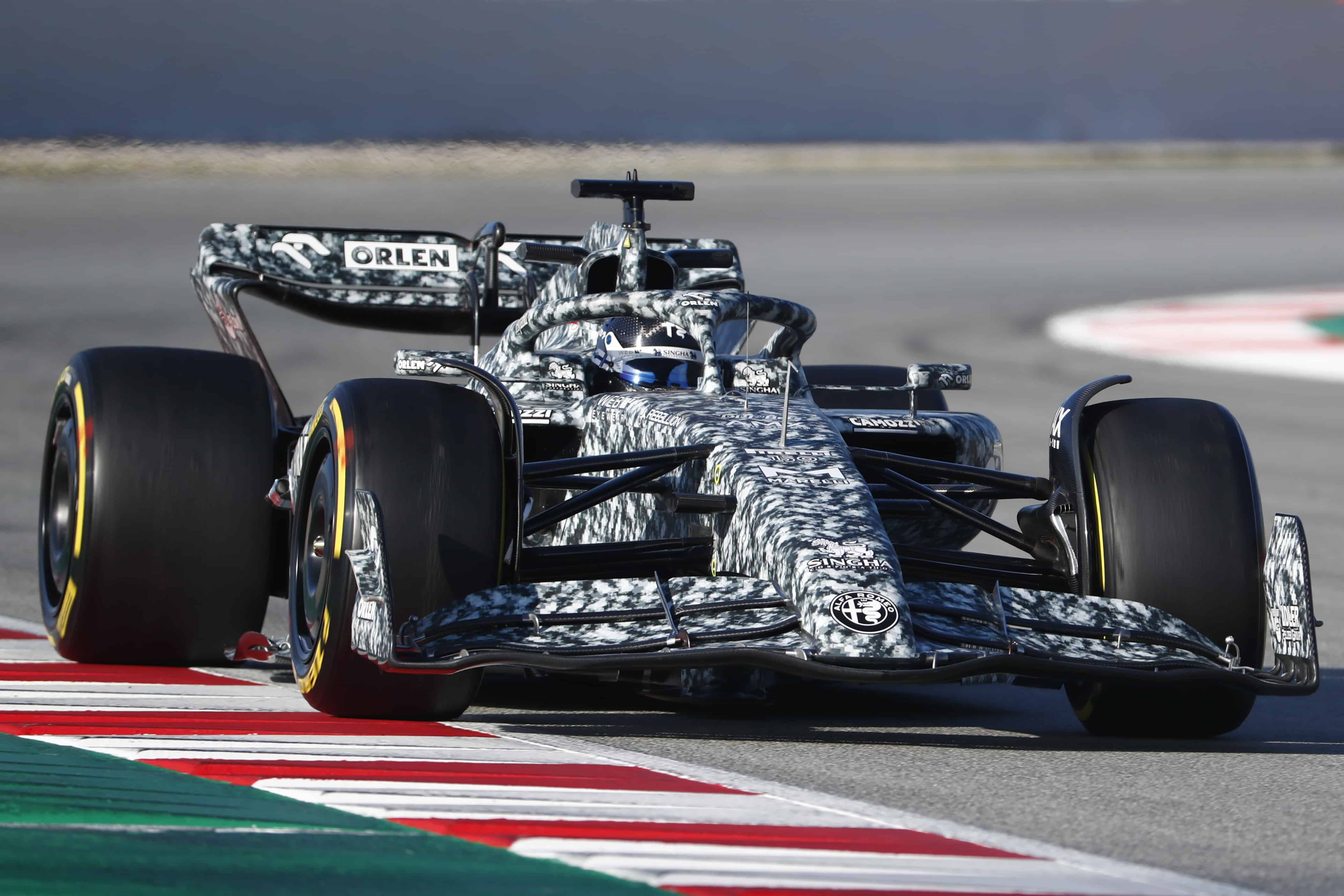 El piloto Valtteri Bottas en su Alfa Romeo durante la sesion de entrenamientos del 23 de febrero del 2022, para la temporada de Fórmula Uno.