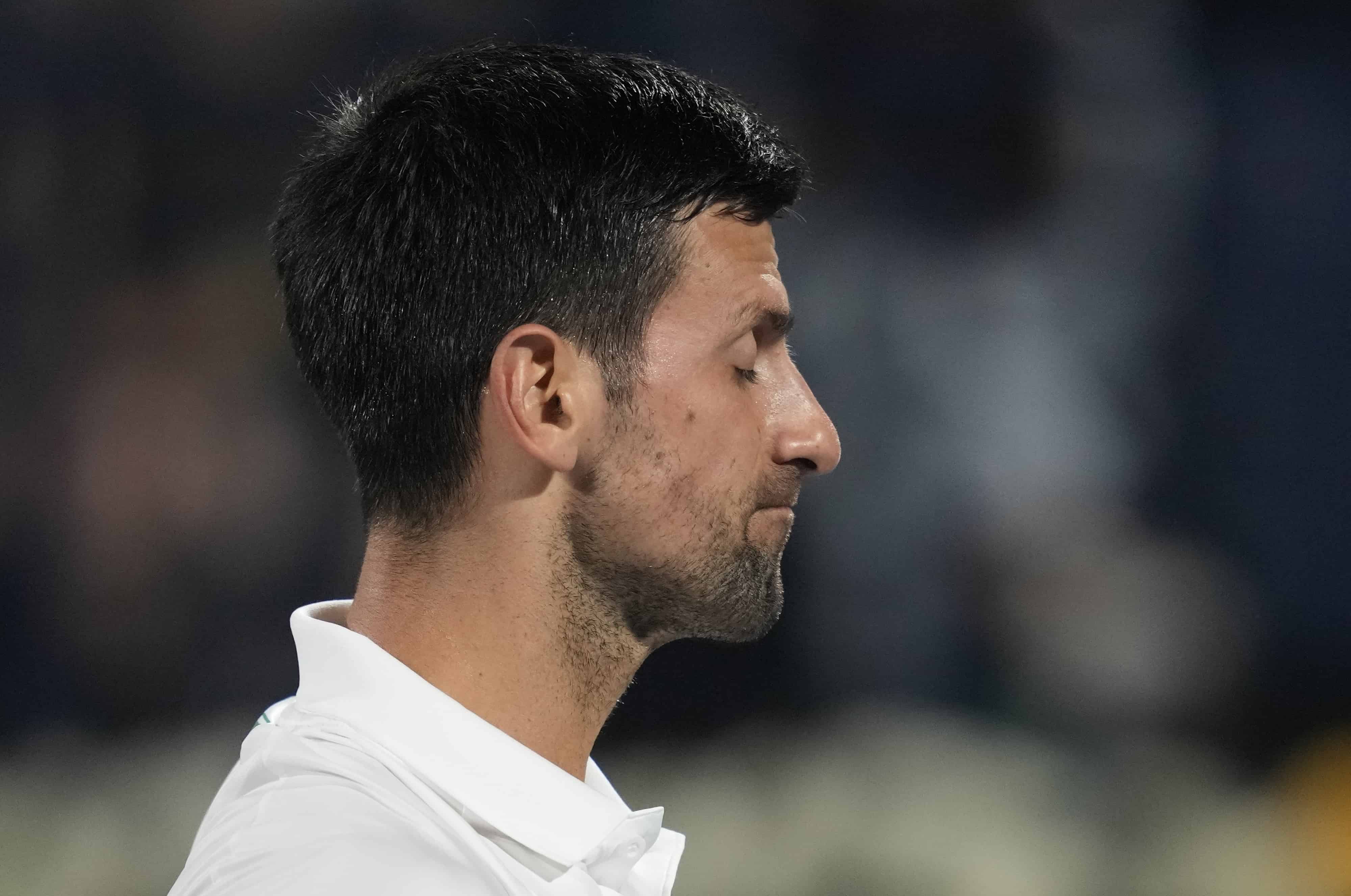 Novak Djokovic durante su partido contra Jiri Vesely en los cuartos de final del Campeonato de Dubái, el jueves 24 de febrero de 2022.