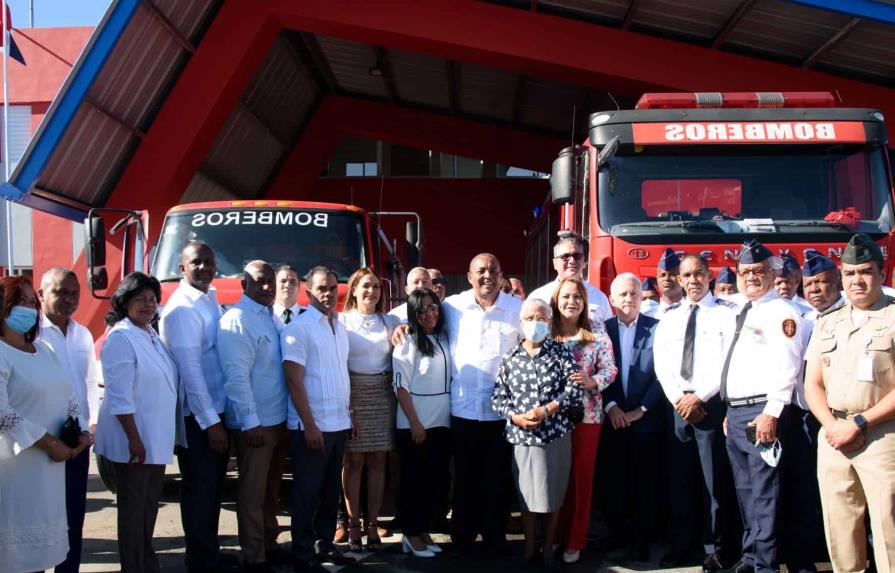 Alcaldía de Santo Domingo Oeste y empresarios inauguran estación de bomberos