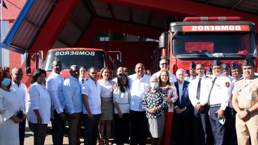 Alcaldía de Santo Domingo Oeste y empresarios inauguran estación de bomberos