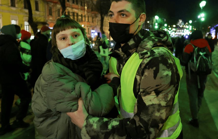 Más de 1,700 manifestantes detenidos en protestas contra la guerra en Rusia
