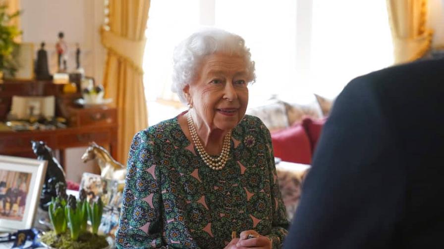 Pese a Covid-19, la reina Isabel mantiene audiencia con primer ministro por teléfono Pese a Covid-19, la reina Isabel mantiene audiencia con primer ministro por teléfono