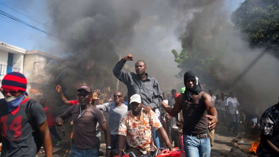 La Policía haitiana investigará la muerte de un periodista durante protesta La Policía haitiana investigará la muerte de un periodista durante protesta
