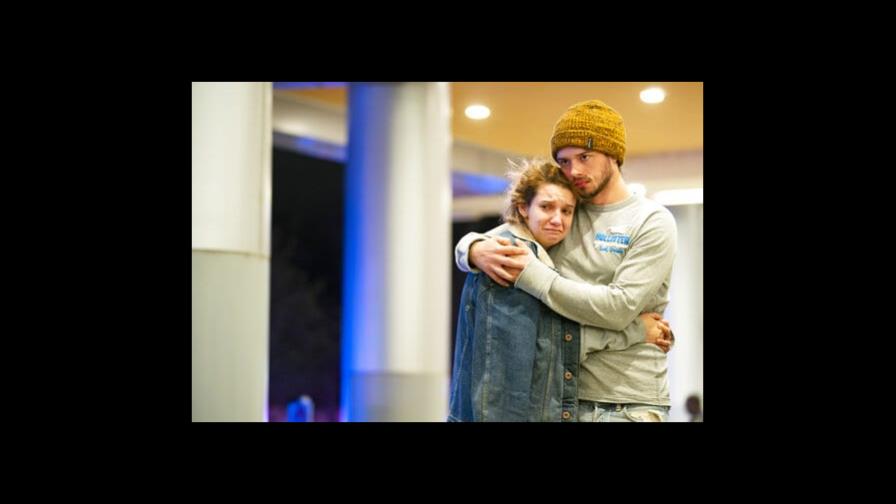 Roban arma y matan a policía en centro comercial en Houston