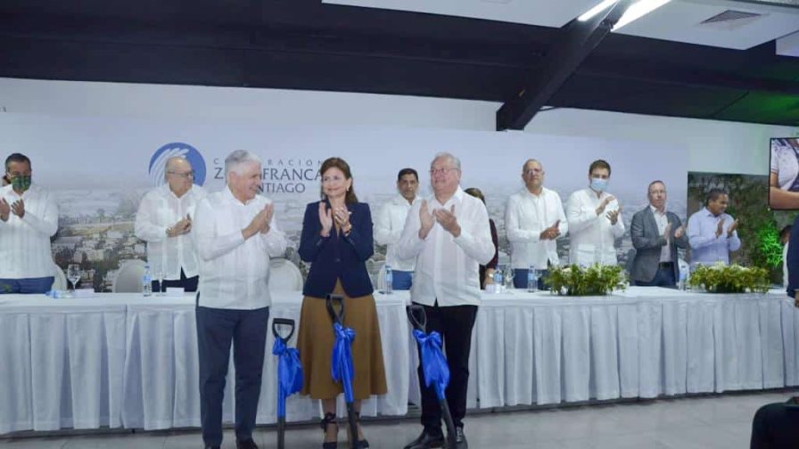 Dan inicio a la construcción de siete empresas de zona franca en Santiago