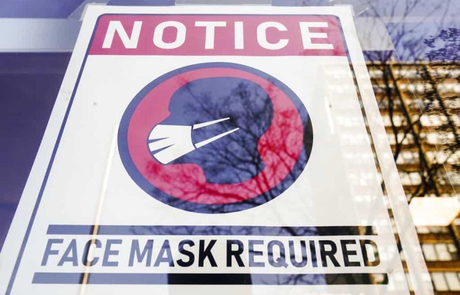 EEUU relaja órdenes de uso de mascarillas