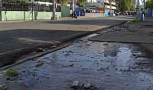 Más de un mes que se desperdicia agua en la Gustavo Mejía Ricart