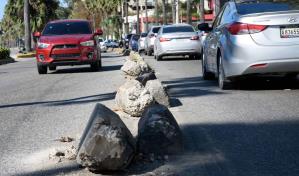 Pilotillos o muros mortales en calles y avenidas de la ciudad