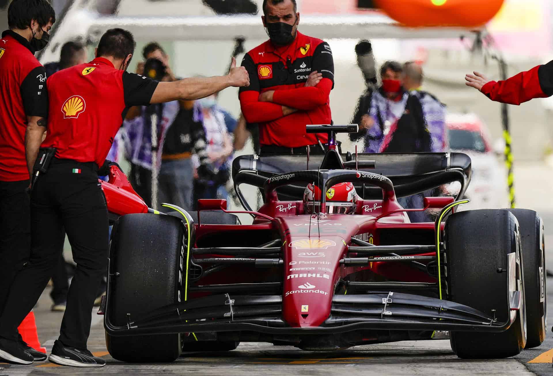 El piloto monegasco de Ferrari Charles Leclerc durante la segunda jornada de los entrenamientos oficiales de pretemporada de Fórmula Uno que se celebran en el circuito de Barcelona-Catalunya, en Montmeló (Barcelona). 