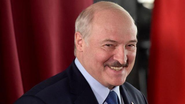 Presidente de Bielorrusia dice estar listo para ofrecer hoy mismo diálogo a Rusia y Ucrania