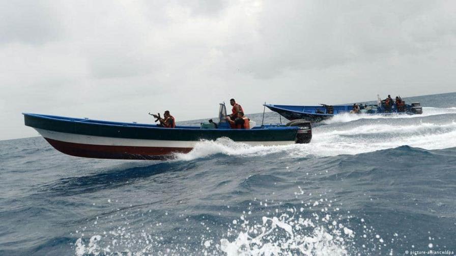 Al menos 13 muertos al hundirse un barco con turistas en Vietnam