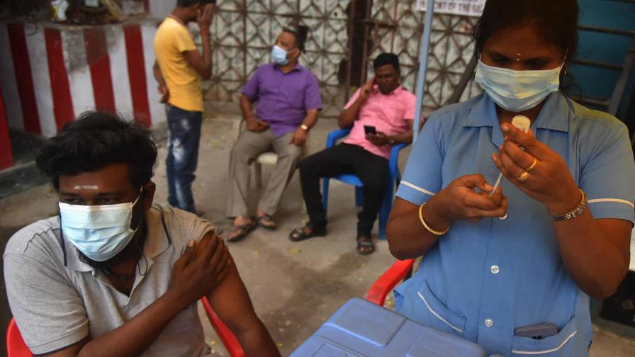 La India rebaja por primera vez este año los 20,000 casos de coronavirus