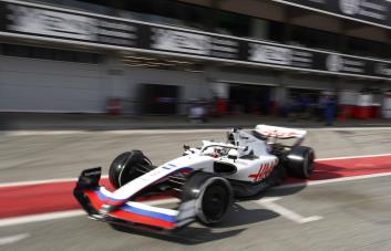 Haas elimina referencias a patrocinador ruso en su auto