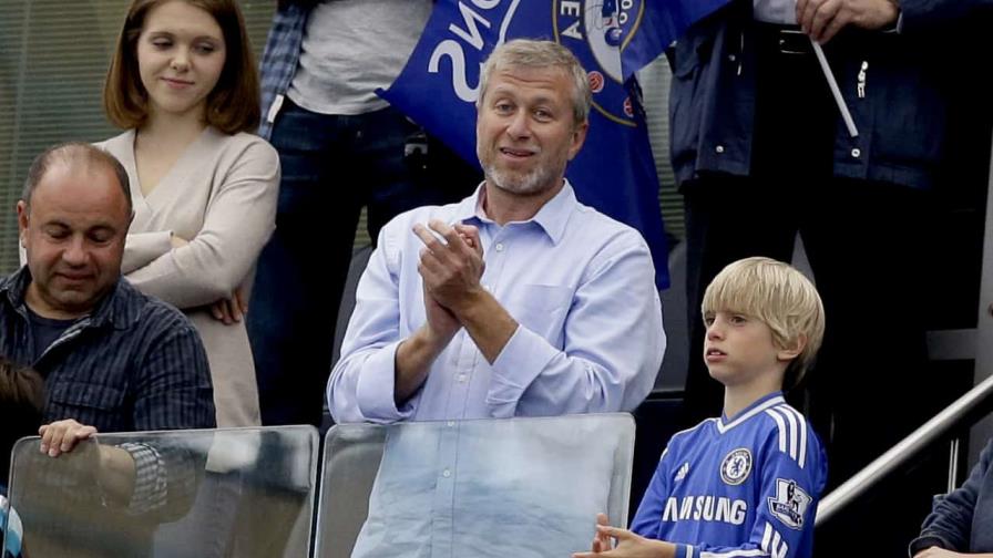 Propietario ruso entrega control del Chelsea a un fideicomiso