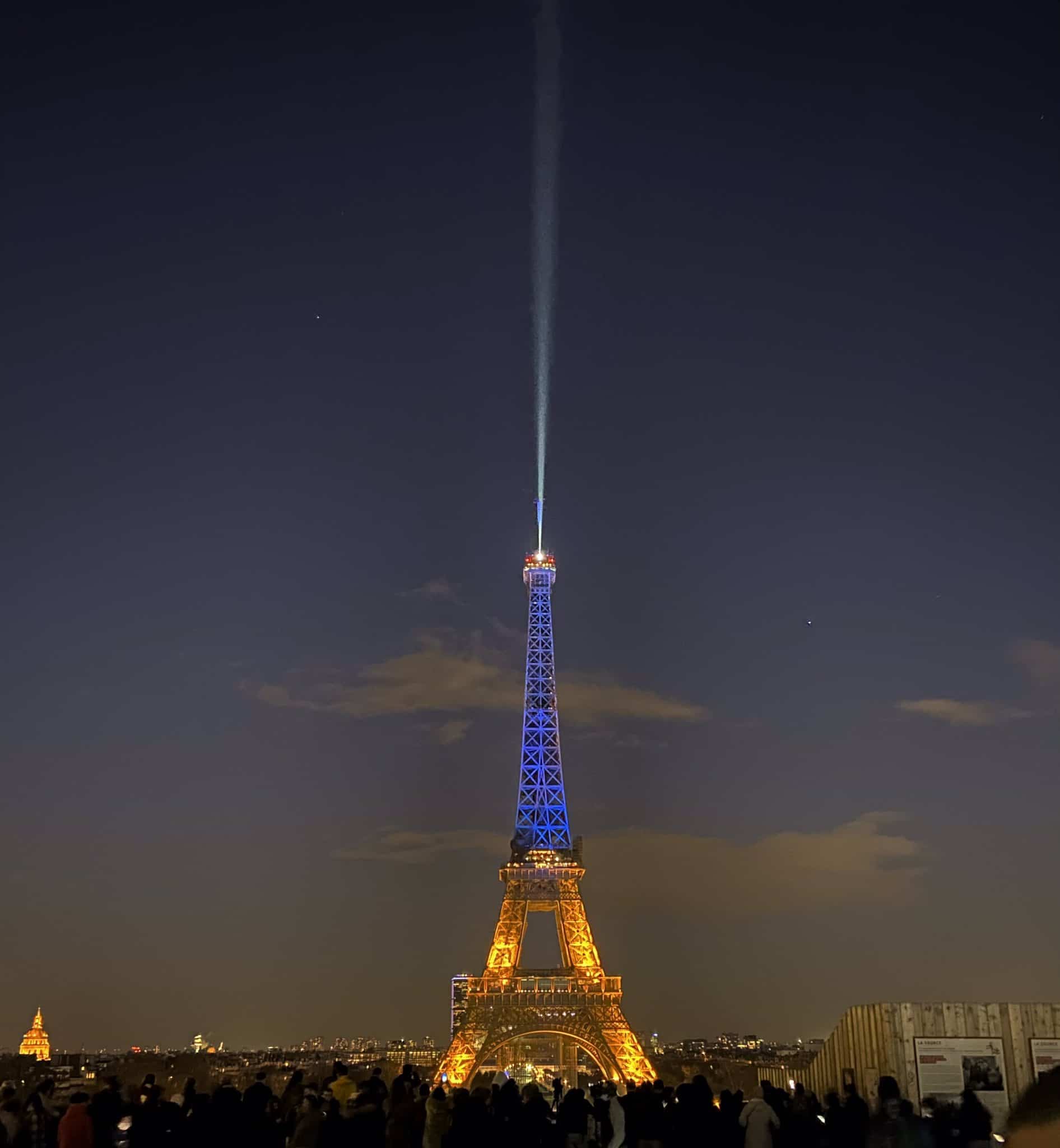 Iluminan con los colores de la bandera de Ucrania diferentes monumentos del mundo