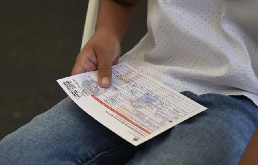 Niños de 5 a 11 años que se vacunan contra COVID-19 son premiados con helados, jugos y galletas