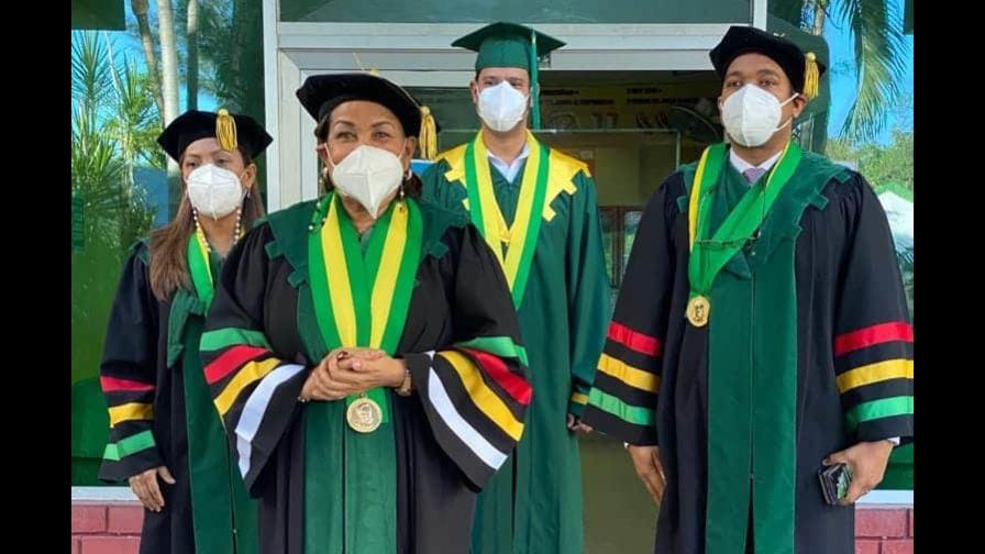 Utesa gradúa más de mil nuevos profesionales de distintas carreras Utesa gradúa más de mil nuevos profesionales de distintas carreras