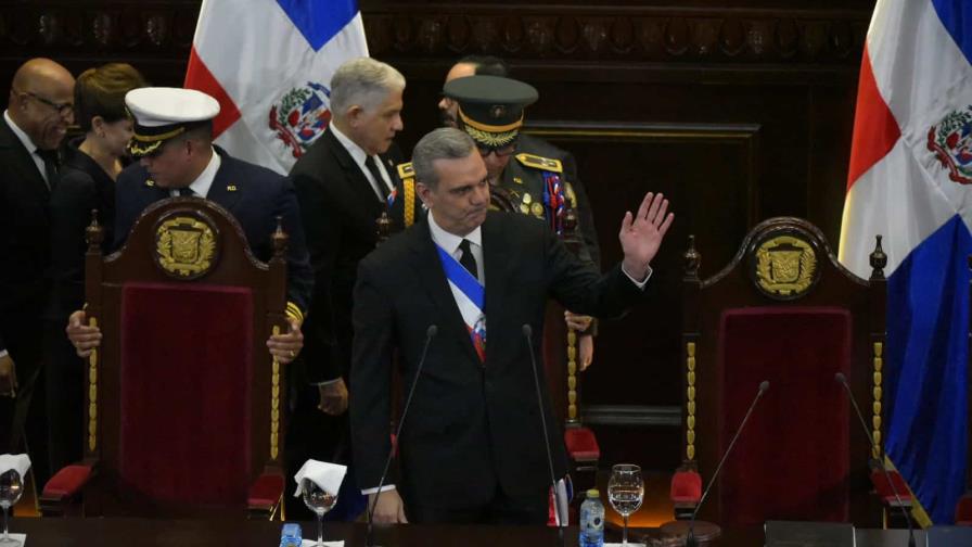 Abinader dice que respeta críticas y opiniones contra el gobierno que se producen en medios de comunicación