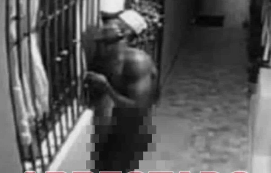 Policía anuncia arresto de hombre que robaba desnudo