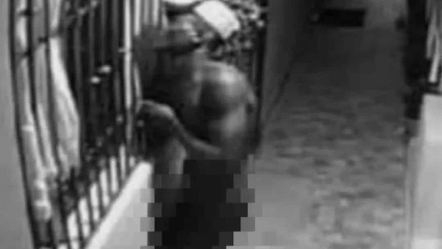 Policía anuncia arresto de hombre que robaba desnudo