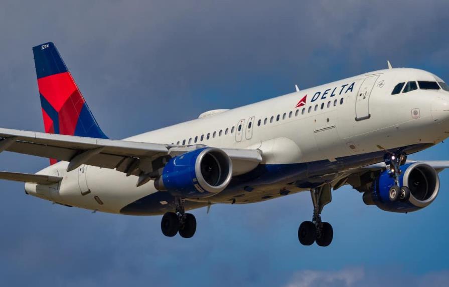 La aerolínea Delta pierde 940 millones hasta marzo, pero anticipa más demanda