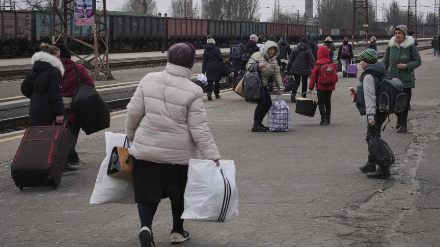 Países inician evacuación de latinoamericanos en Ucrania