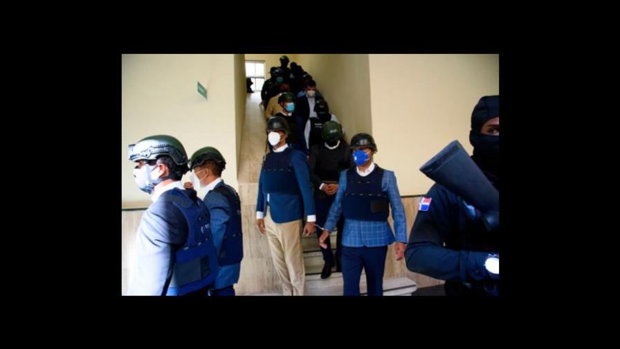 Acusado en caso Coral 5G habría faltado a corte porque lo tienen lavando baños Acusado en caso Coral 5G habría faltado a corte porque lo tienen lavando baños