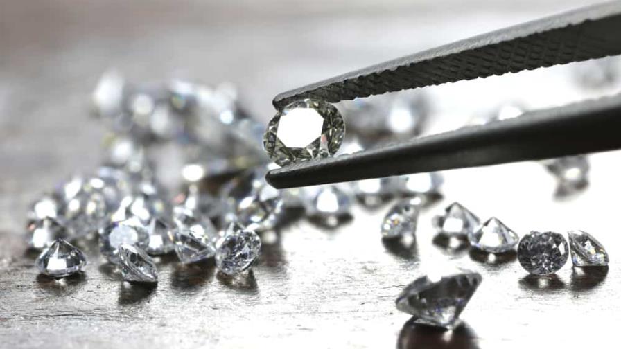 Mujer robó casi seis millones en diamantes: sólo deberá devolver 340 dólares Mujer robó casi seis millones en diamantes: sólo deberá devolver 340 dólares