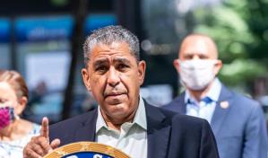 Congresista Adriano Espaillat había reprochado retrasos de JetBlue