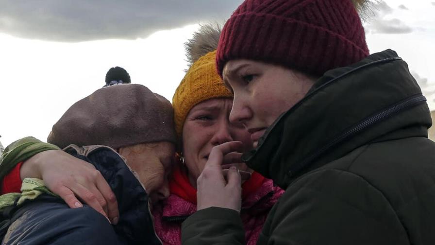 Más de 150 mil ucranianos huyen del país en menos de 24 horas y llegan a los 677 mil