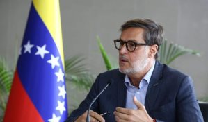 Migrantes de Venezuela y Colombia ser&aacute;n prioridad, dice embajador venezolano