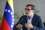 Maduro nombra al excanciller Félix Plasencia como nuevo embajador en Colombia