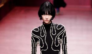 La moda futurista de Dior llega a la pasarela de París