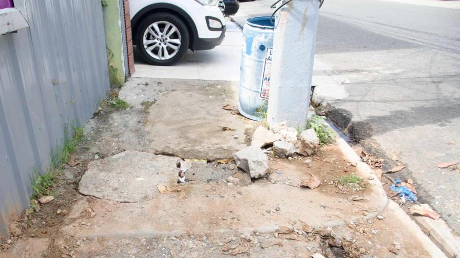 CAASD corrige fuga de agua denunciada por Diario Libre CAASD corrige fuga de agua denunciada por Diario Libre
