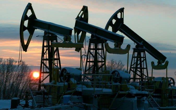 El petróleo de Texas se dispara un 8 % por la guerra de Ucrania