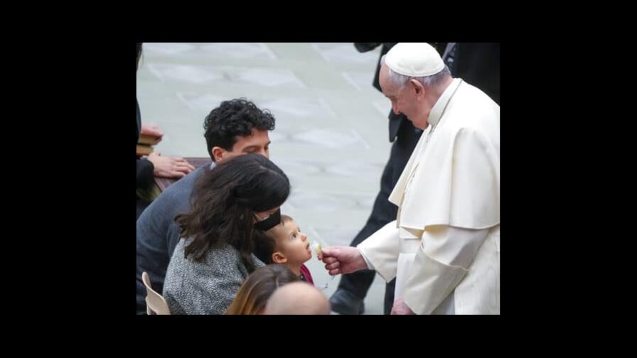 El Papa otorga 3 días de licencia por paternidad a empleados