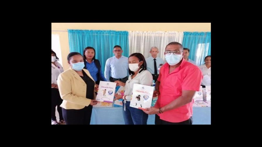 Ministerio de Educación inicia entrega de más de 12 mil libros de texto en El Seibo
