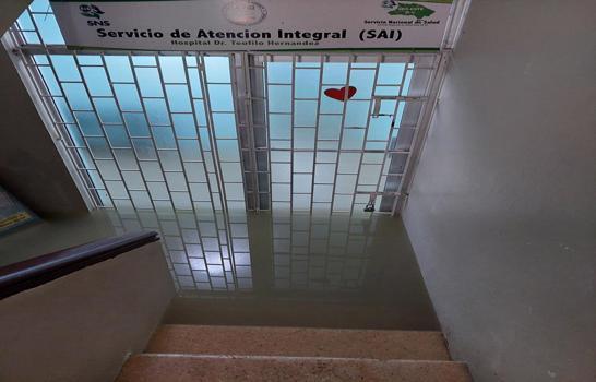 Se inunda de aguas residuales área del hospital de El Seibo
