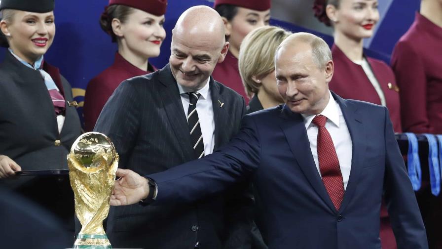 Admiración de Infantino por Putin, riesgo para FIFA