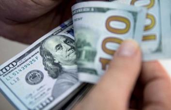El peso dominicano se fortaleció casi 5 % frente al dólar