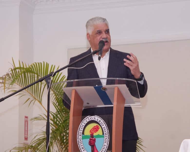 Miguel Vargas critica manejo del Gobierno al tema haitiano