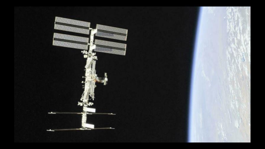 Primera tripulación privada, lista para despegar en un mes hacia la ISS