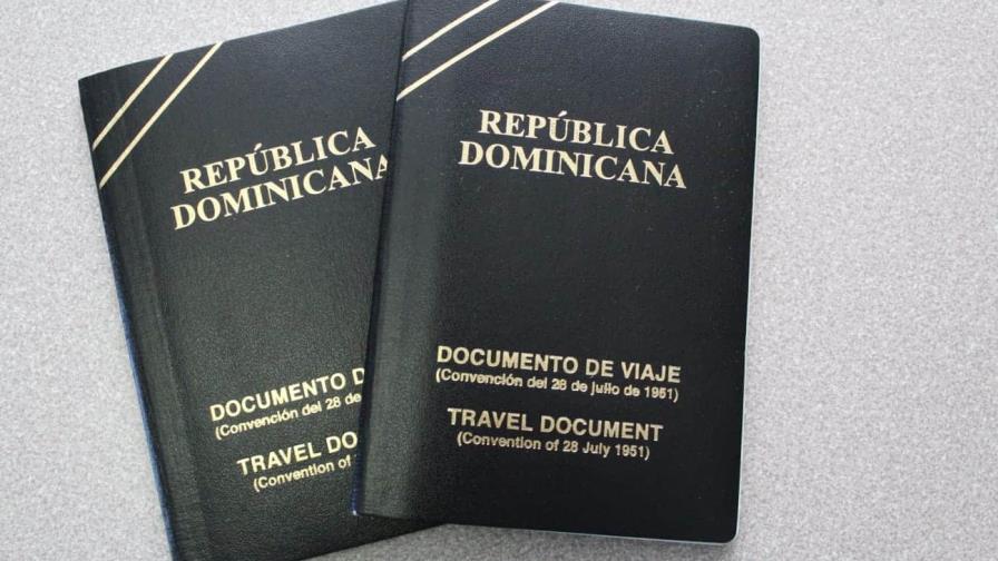 Entregan pasaportes a refugiados en República Dominicana
