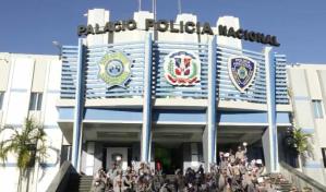 Abinader asciende a más de nueve mil miembros de la Policía Nacional