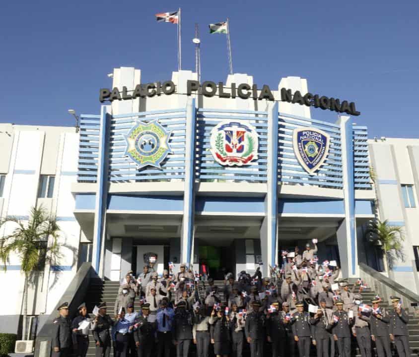 Abinader asciende a más de nueve mil miembros de la Policía Nacional