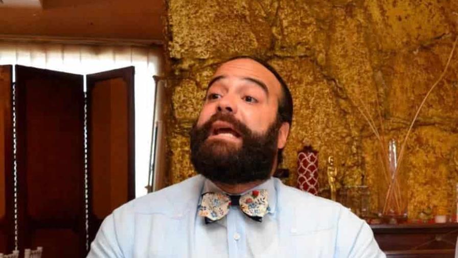 Circula video de Pedro Casals siendo golpeado por mujer