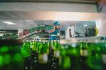 Botelleros paralizan suministro de envases a la Cervecería