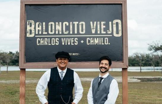 Carlos Vives y Camilo cantan y juegan juntos al fútbol en Baloncito viejo