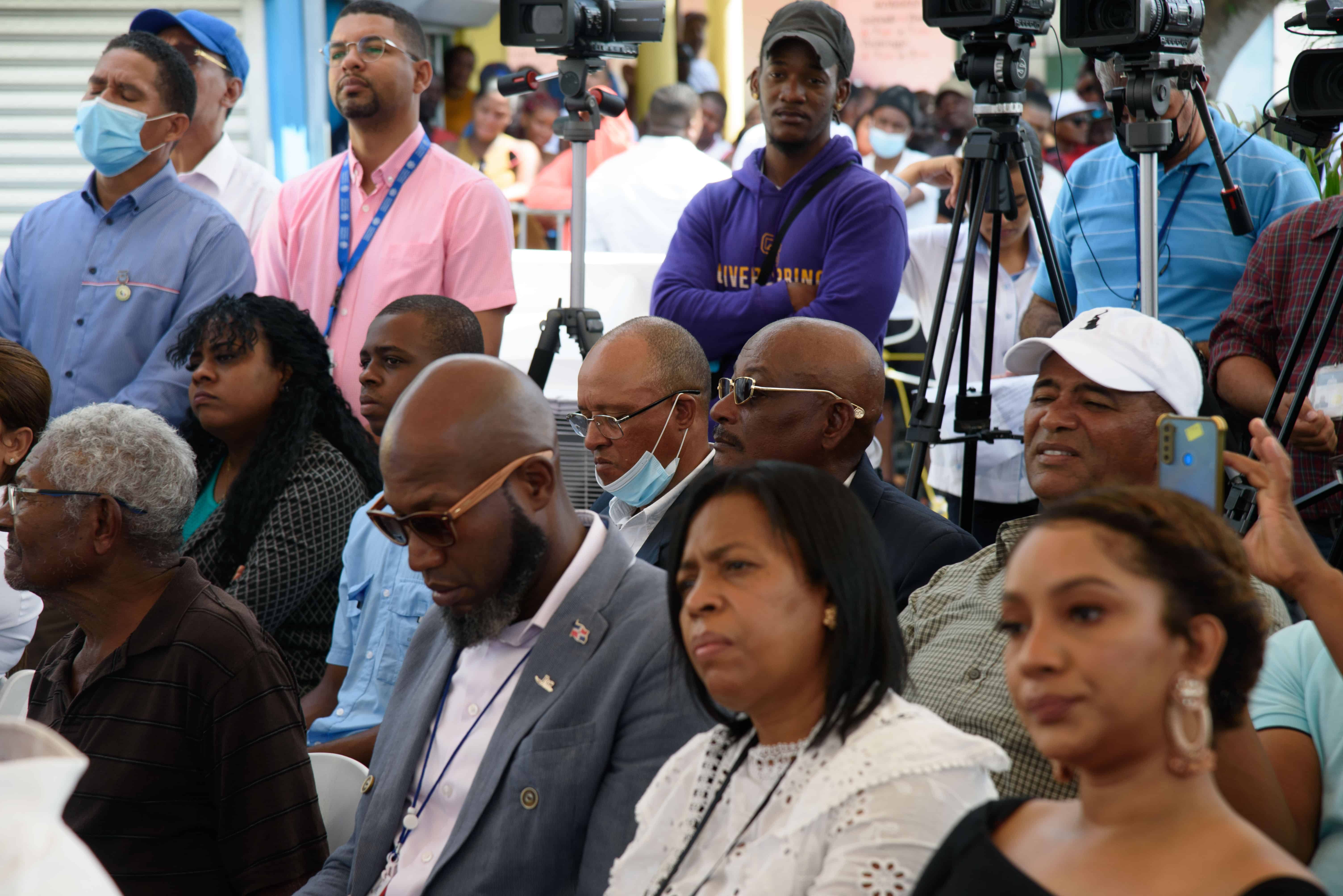 Al acto acudieron personas de la comunidad de Boca Chica